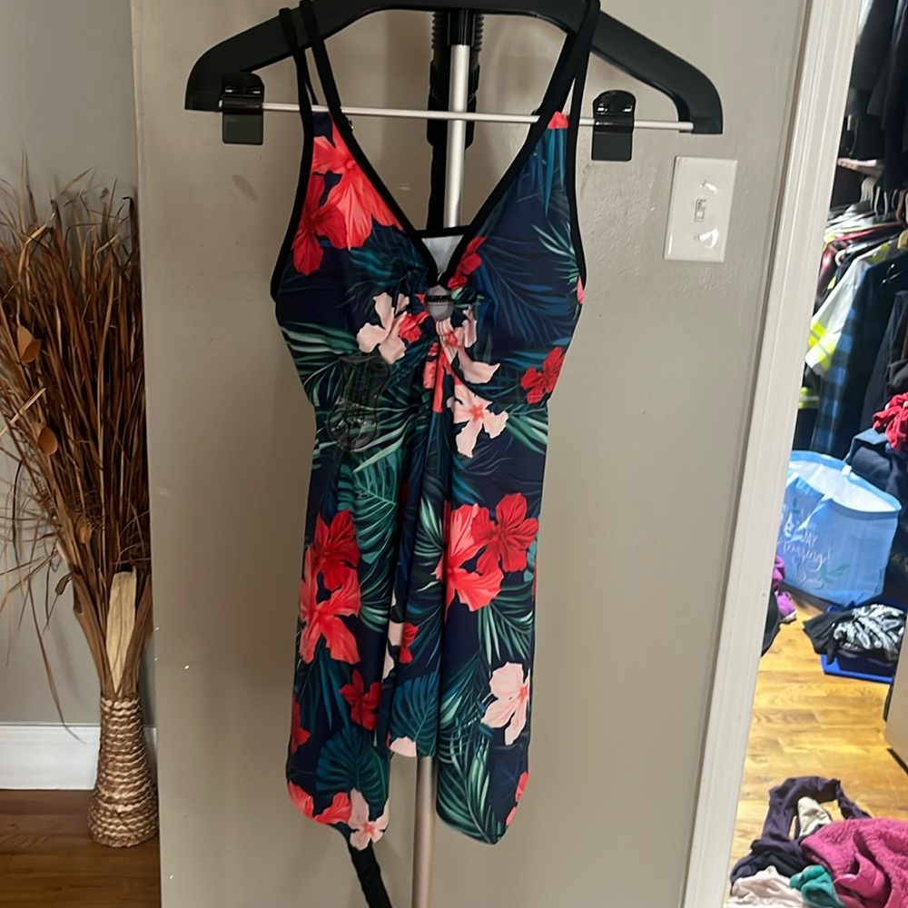 Hawaiian style bathing suit with black both shorts